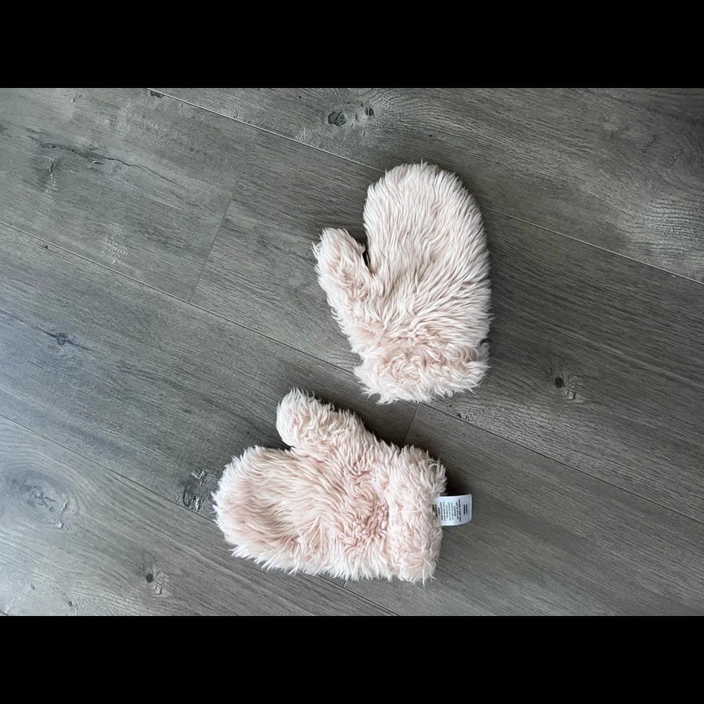 Tucker +Tate cute blush pink fuzzy faux fur mittens